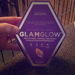 Glam glow gravitymud firming treatment